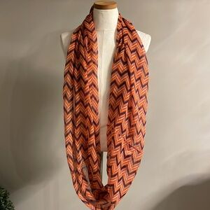 Women’s lightweight infinity scarf geometric Chevron design semi sheer O/S NWT